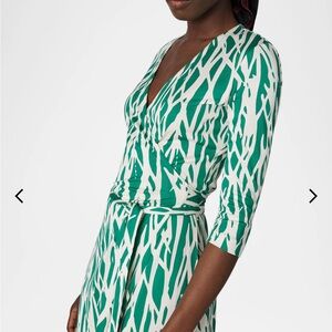 Diane von Furstenberg
Julian Abstract-Print Jersey Wrap Dress